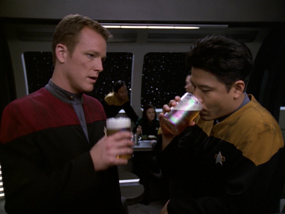 ariane179254_StarTrekVoyager_5x15_5x16_DarkFrontier_0713.jpg