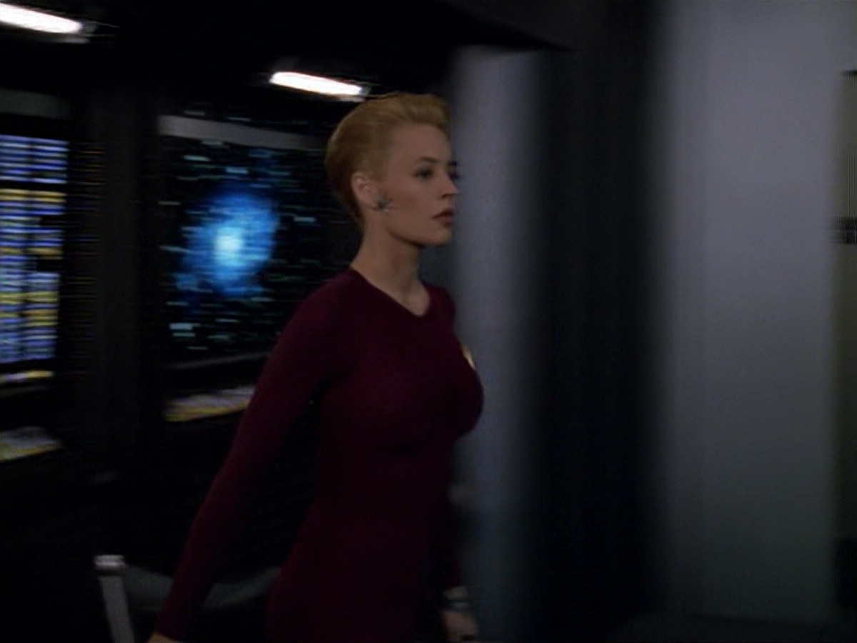 ariane179254_StarTrekVoyager_5x15_5x16_DarkFrontier_0727.jpg