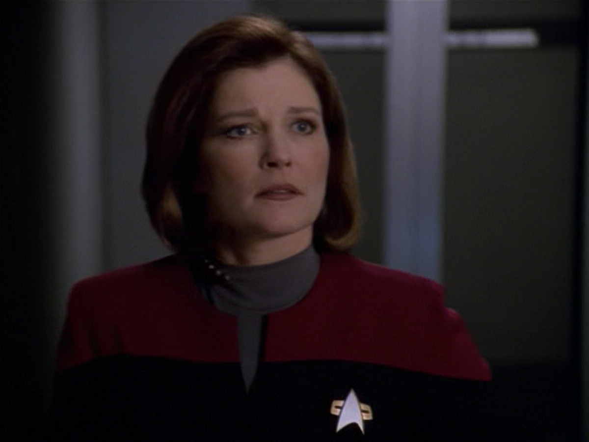 ariane179254_StarTrekVoyager_5x15_5x16_DarkFrontier_0750.jpg
