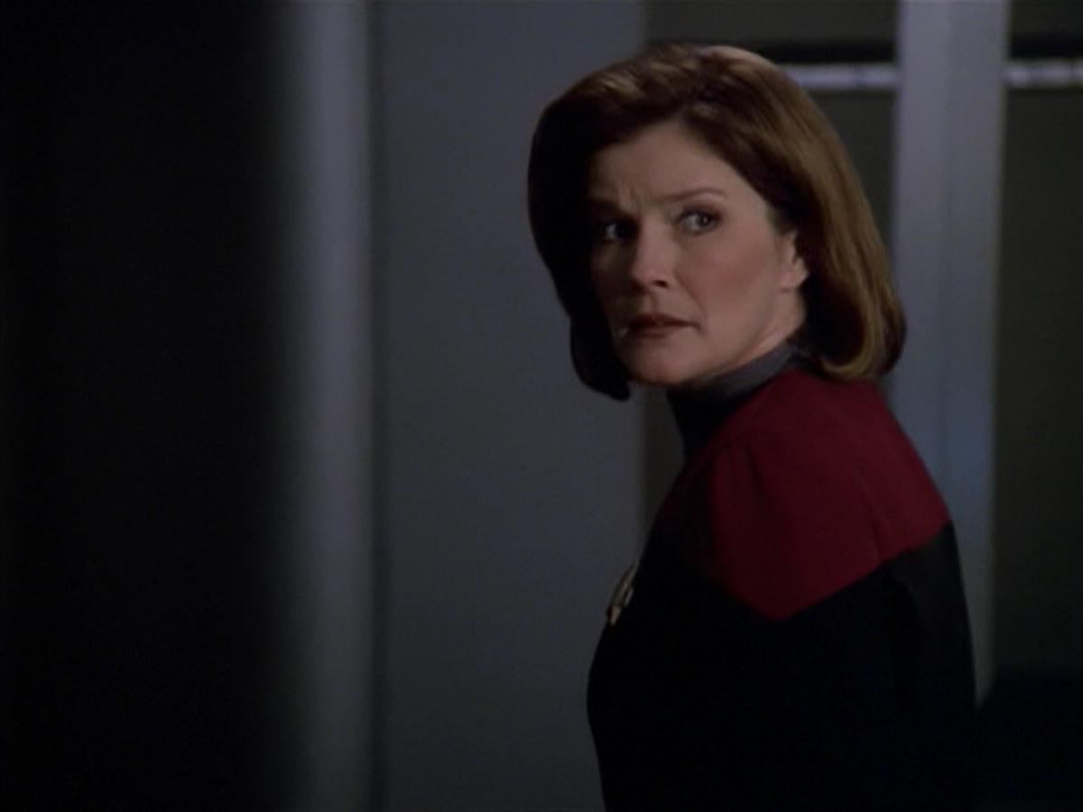 ariane179254_StarTrekVoyager_5x15_5x16_DarkFrontier_0752.jpg