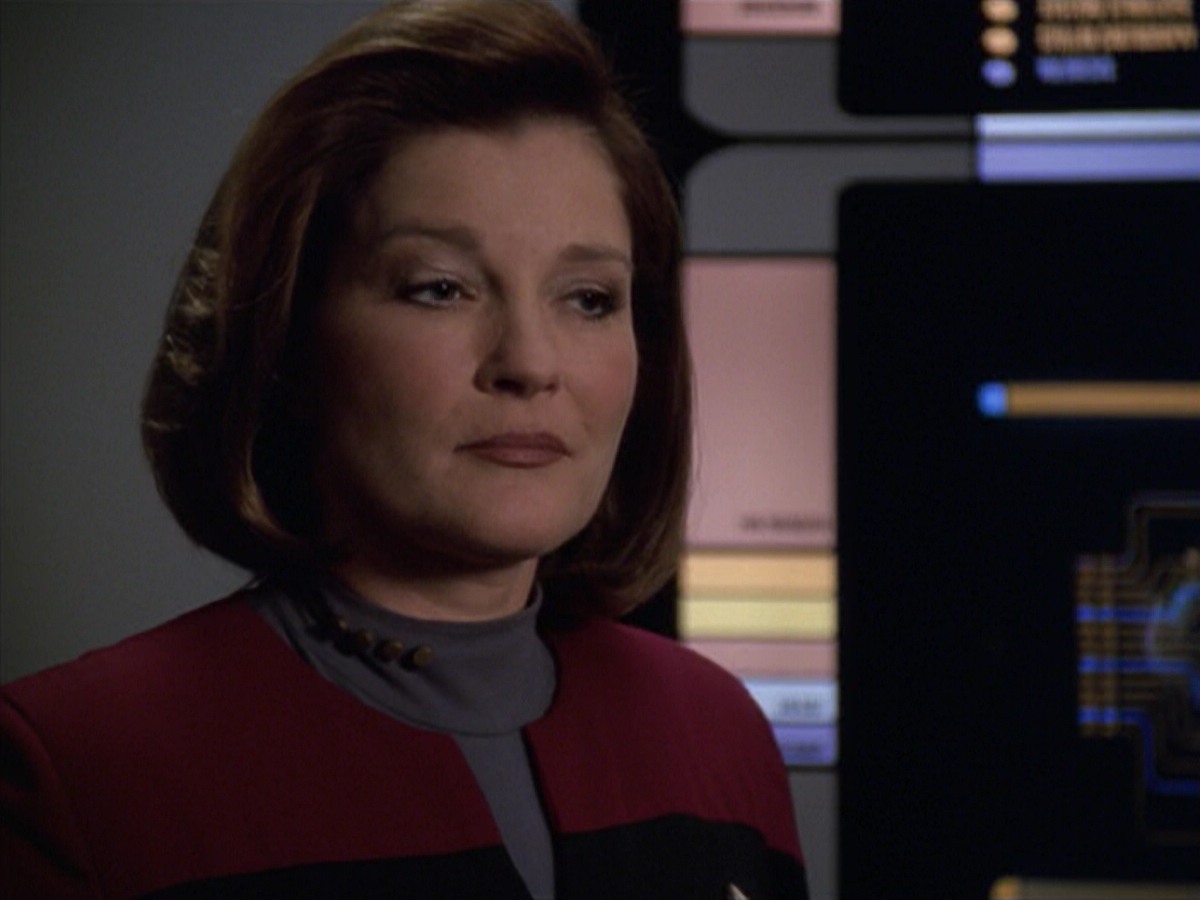 ariane179254_StarTrekVoyager_5x15_5x16_DarkFrontier_0807.jpg