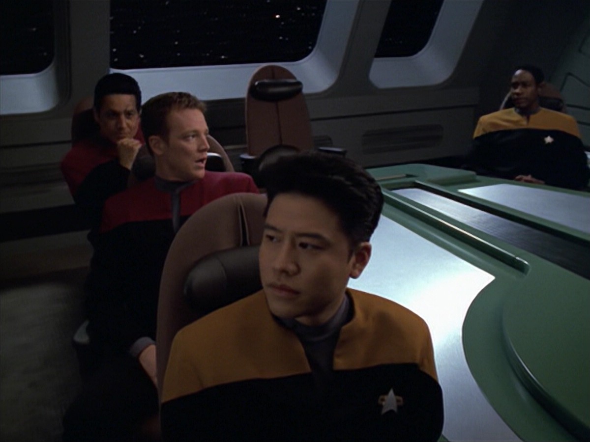 ariane179254_StarTrekVoyager_5x15_5x16_DarkFrontier_0813.jpg