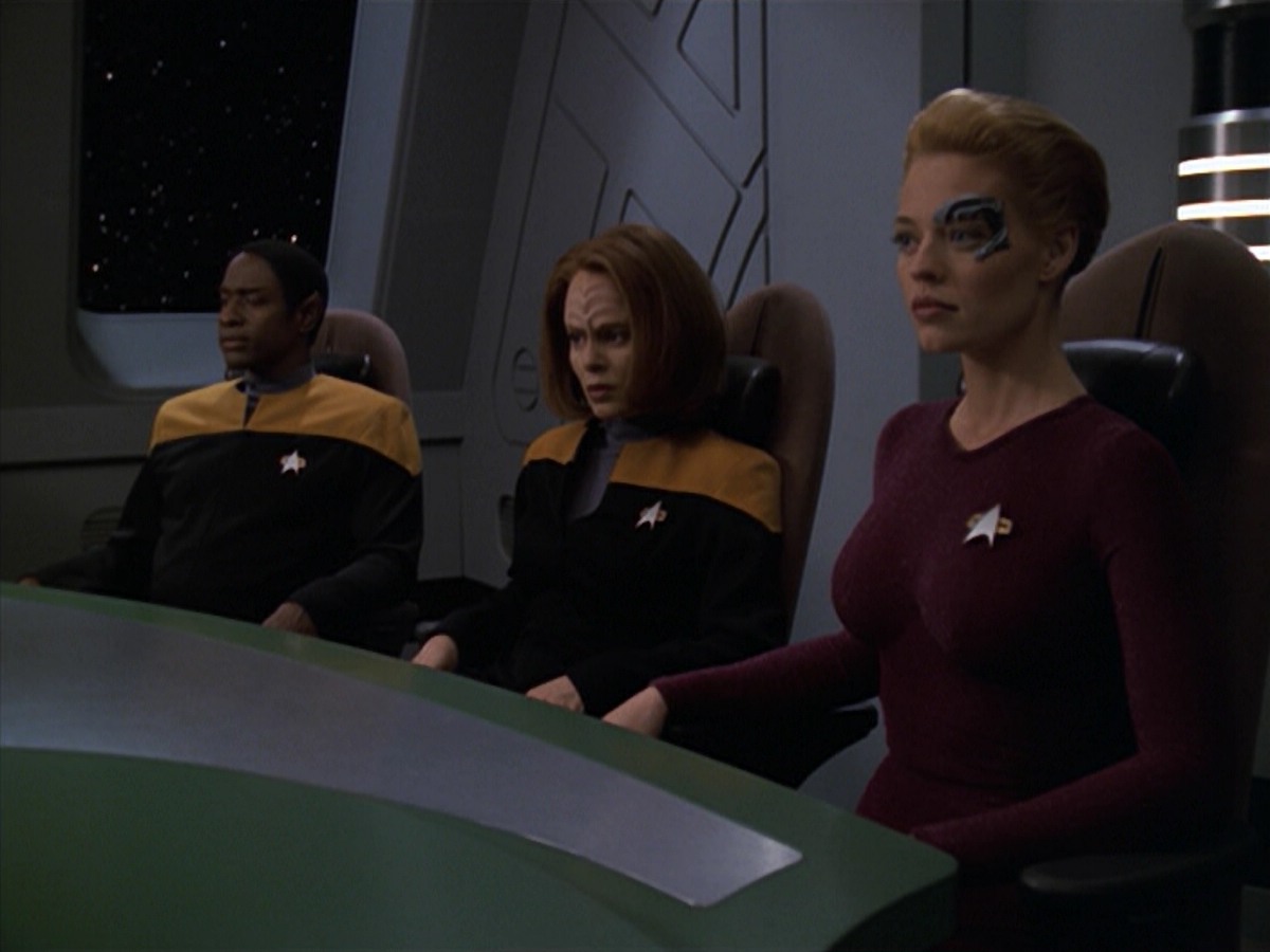 ariane179254_StarTrekVoyager_5x15_5x16_DarkFrontier_0825.jpg