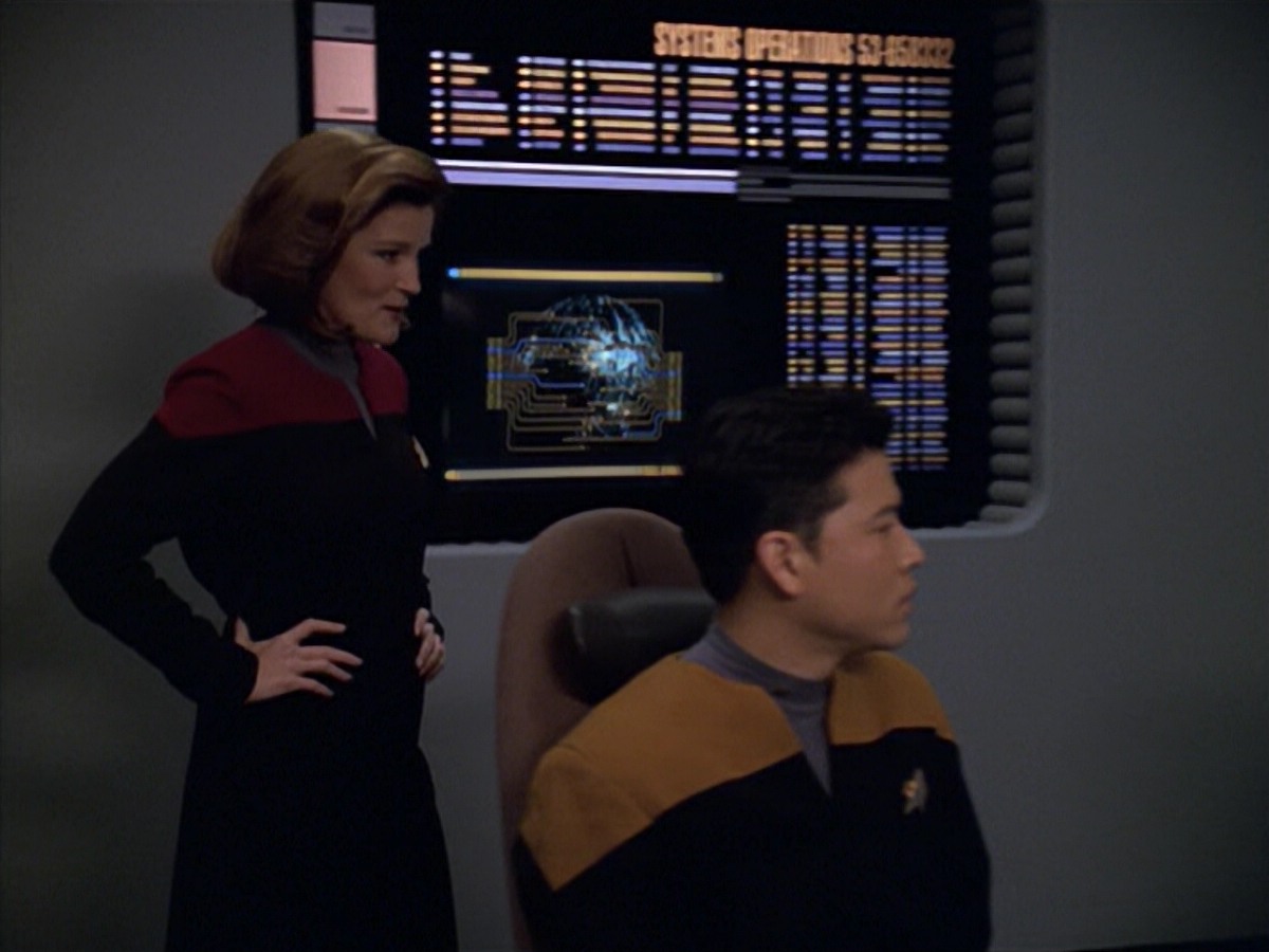 ariane179254_StarTrekVoyager_5x15_5x16_DarkFrontier_0828.jpg