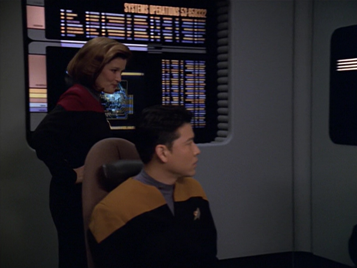 ariane179254_StarTrekVoyager_5x15_5x16_DarkFrontier_0829.jpg