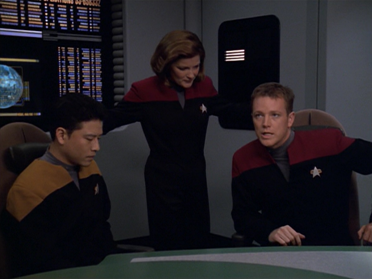 ariane179254_StarTrekVoyager_5x15_5x16_DarkFrontier_0833.jpg