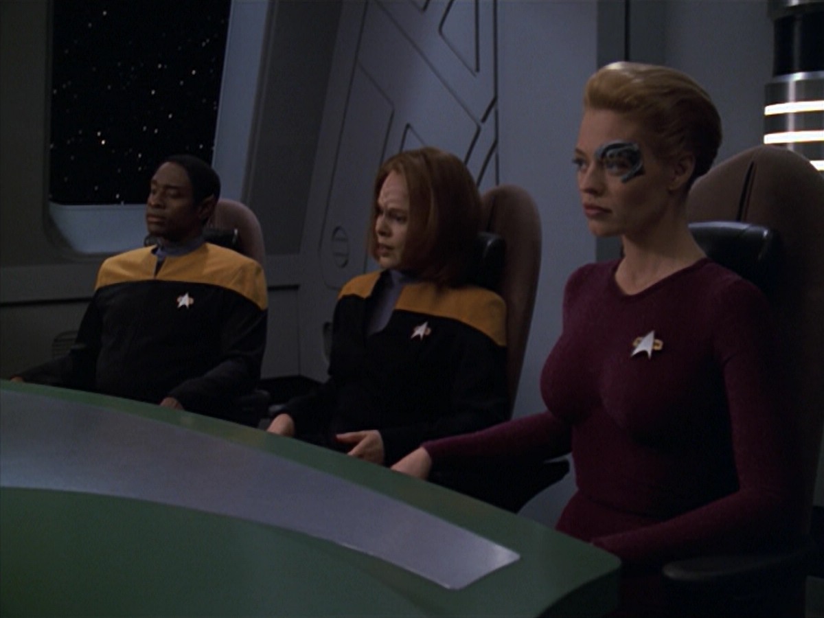 ariane179254_StarTrekVoyager_5x15_5x16_DarkFrontier_0871.jpg
