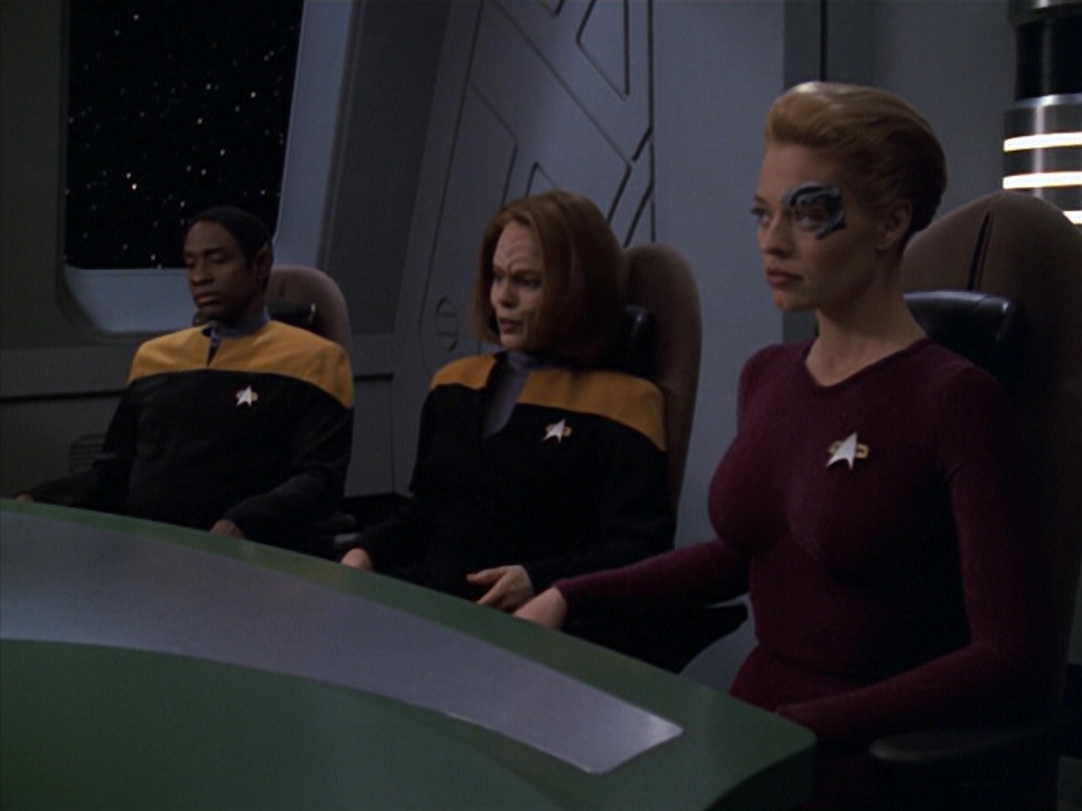 ariane179254_StarTrekVoyager_5x15_5x16_DarkFrontier_0872.jpg