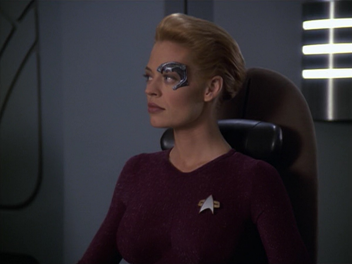 ariane179254_StarTrekVoyager_5x15_5x16_DarkFrontier_0898.jpg