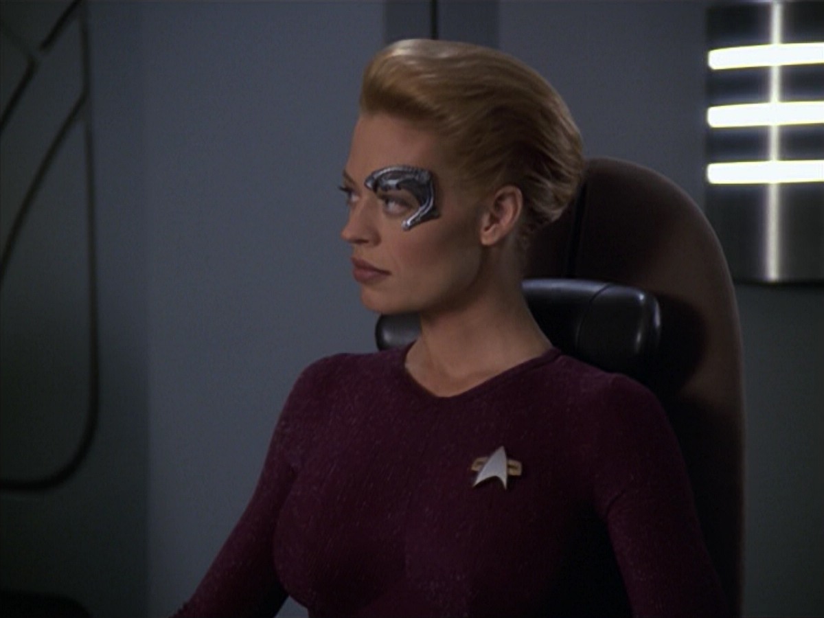 ariane179254_StarTrekVoyager_5x15_5x16_DarkFrontier_0899.jpg