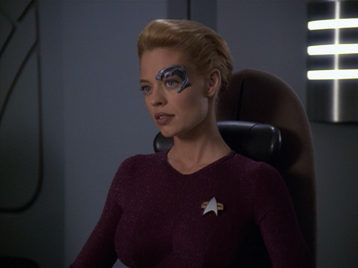 ariane179254_StarTrekVoyager_5x15_5x16_DarkFrontier_0914.jpg