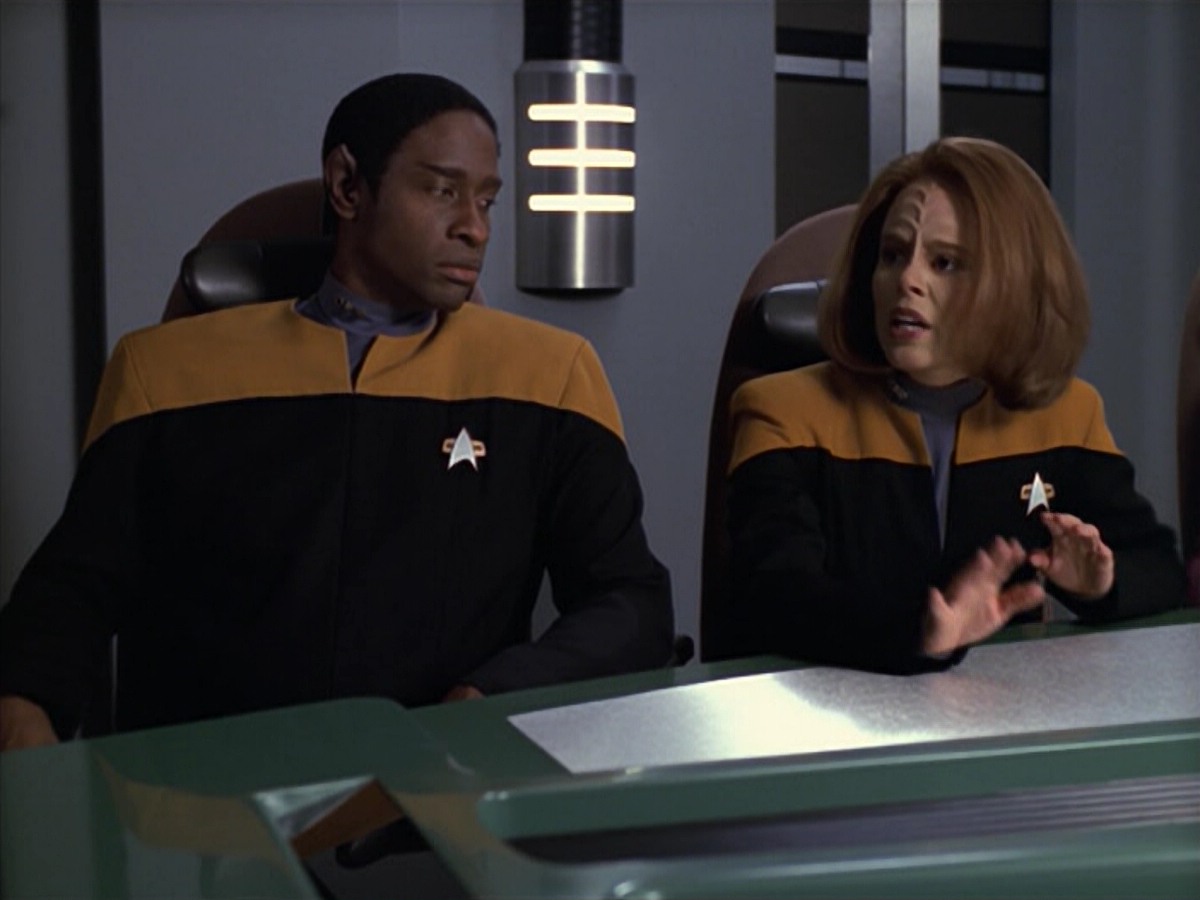 ariane179254_StarTrekVoyager_5x15_5x16_DarkFrontier_0921.jpg