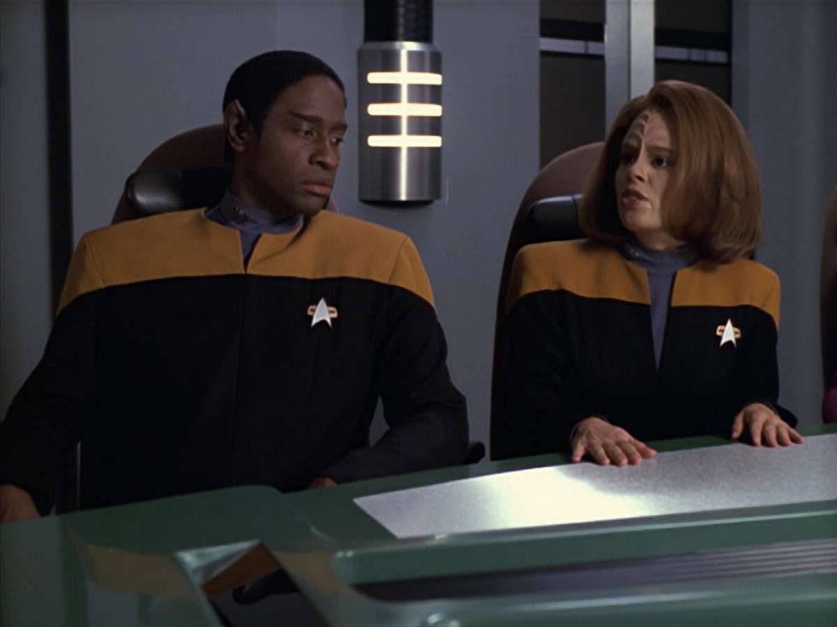 ariane179254_StarTrekVoyager_5x15_5x16_DarkFrontier_0922.jpg