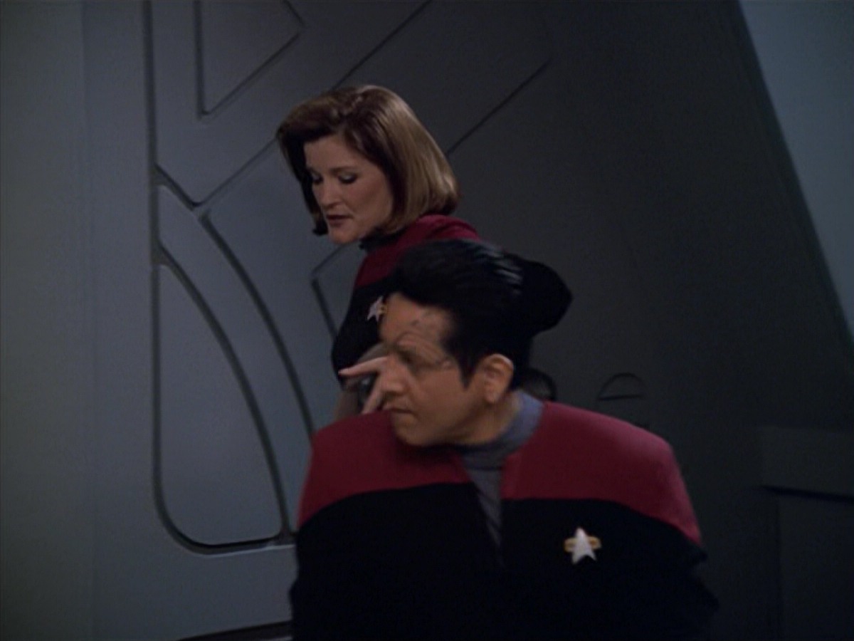 ariane179254_StarTrekVoyager_5x15_5x16_DarkFrontier_0935.jpg