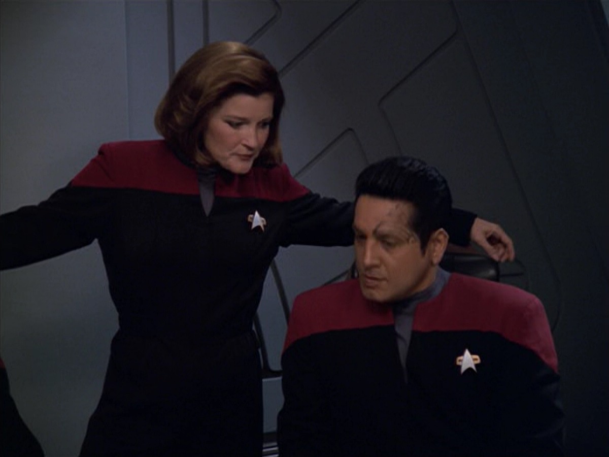 ariane179254_StarTrekVoyager_5x15_5x16_DarkFrontier_0941.jpg