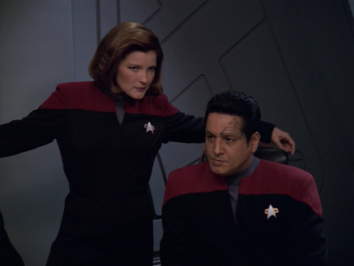 ariane179254_StarTrekVoyager_5x15_5x16_DarkFrontier_0942.jpg