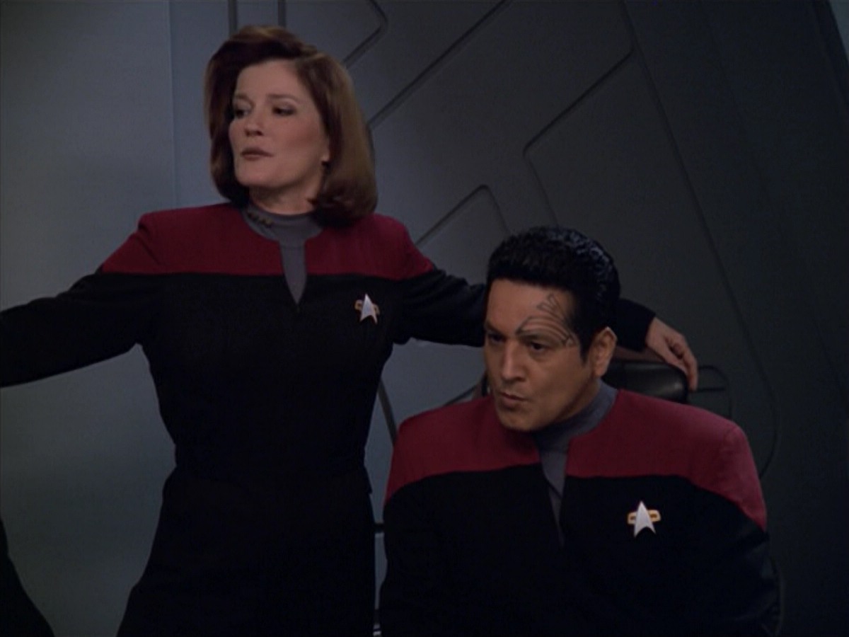 ariane179254_StarTrekVoyager_5x15_5x16_DarkFrontier_0945.jpg