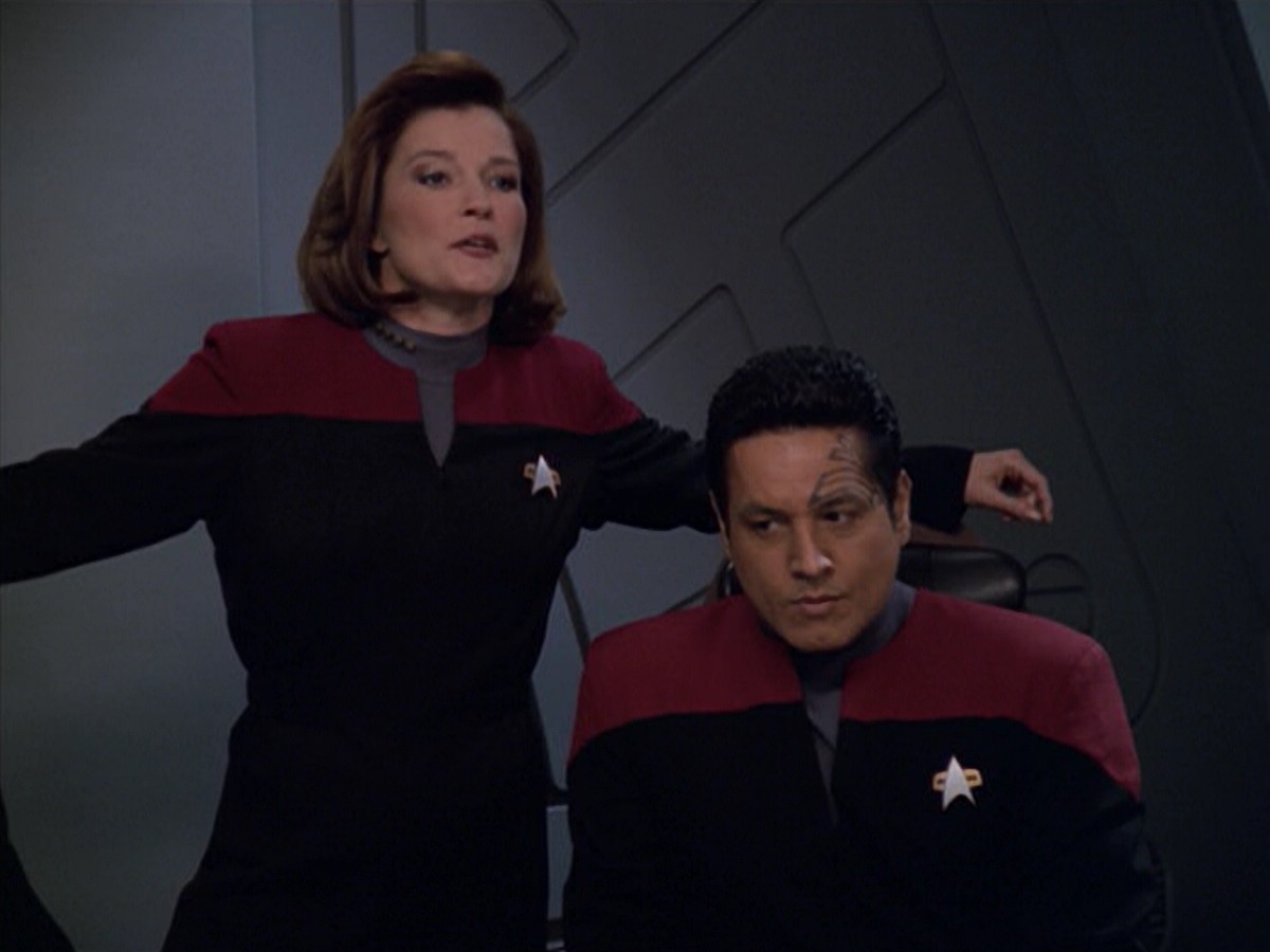 ariane179254_StarTrekVoyager_5x15_5x16_DarkFrontier_0950.jpg