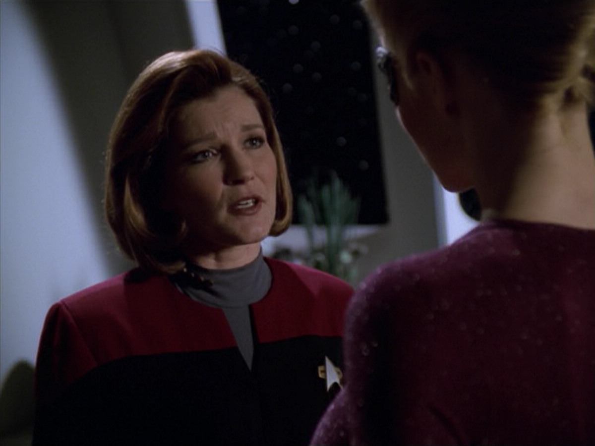 ariane179254_StarTrekVoyager_5x15_5x16_DarkFrontier_0984.jpg