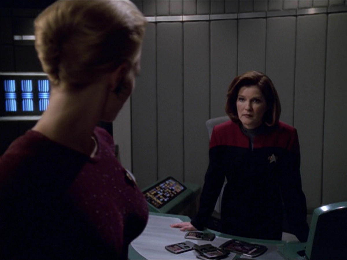 ariane179254_StarTrekVoyager_5x15_5x16_DarkFrontier_1009.jpg