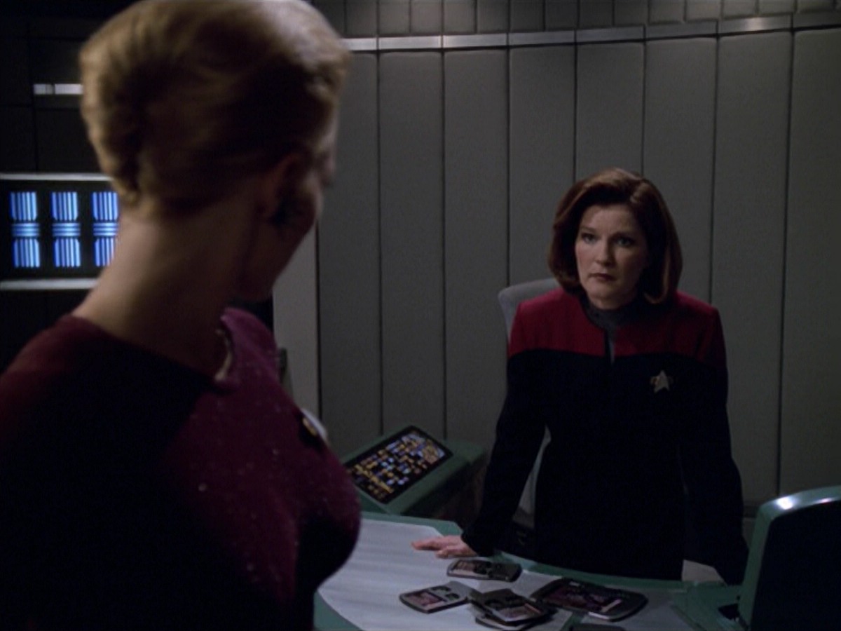 ariane179254_StarTrekVoyager_5x15_5x16_DarkFrontier_1010.jpg