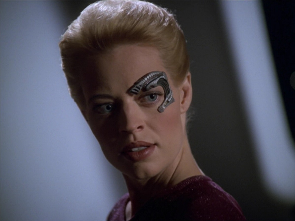 ariane179254_StarTrekVoyager_5x15_5x16_DarkFrontier_1020.jpg