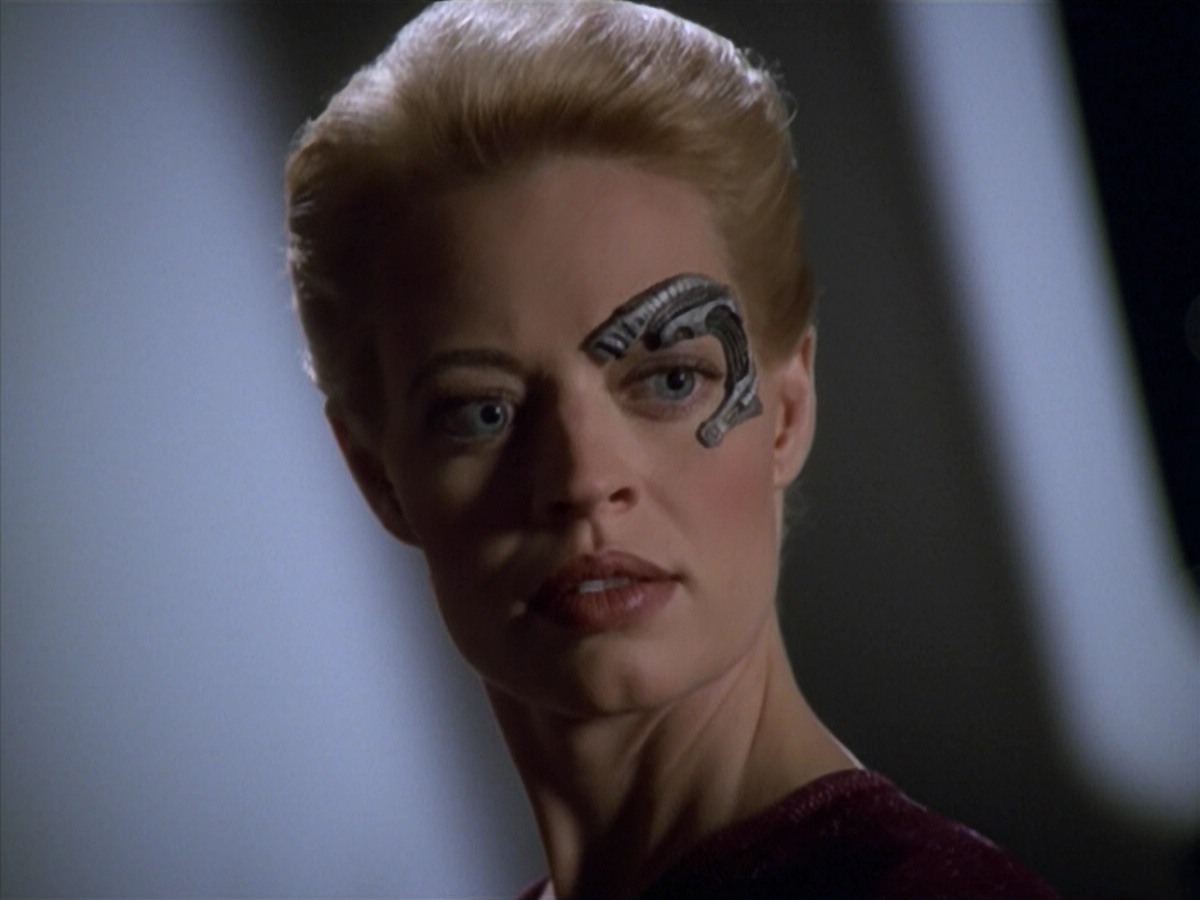ariane179254_StarTrekVoyager_5x15_5x16_DarkFrontier_1022.jpg