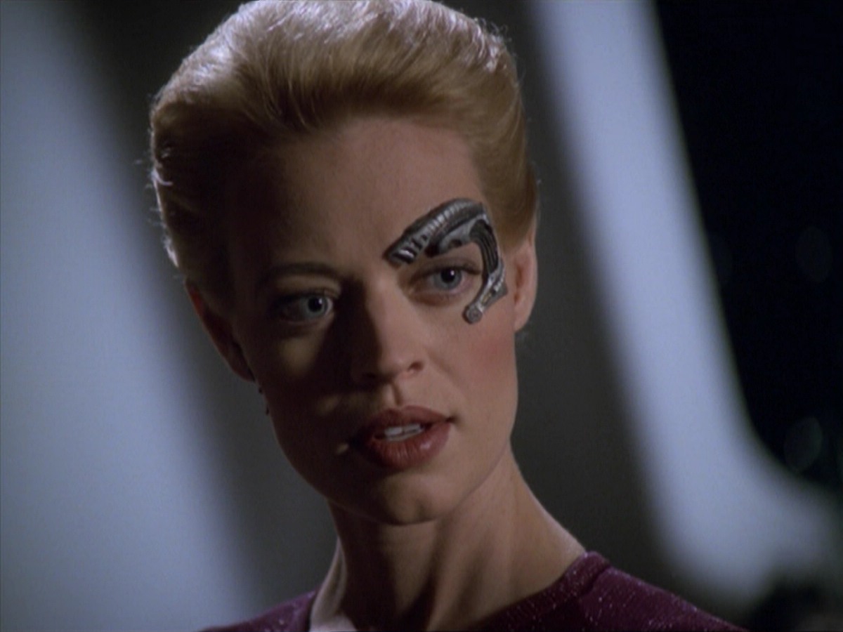 ariane179254_StarTrekVoyager_5x15_5x16_DarkFrontier_1040.jpg