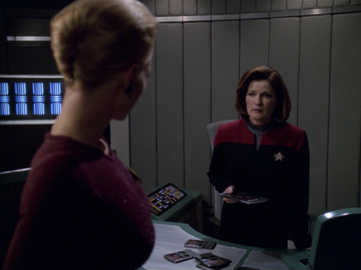 ariane179254_StarTrekVoyager_5x15_5x16_DarkFrontier_1047.jpg