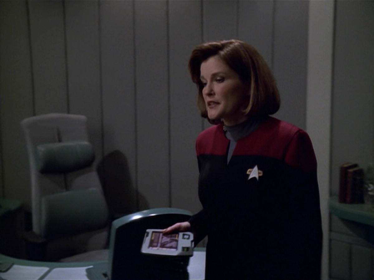 ariane179254_StarTrekVoyager_5x15_5x16_DarkFrontier_1056.jpg