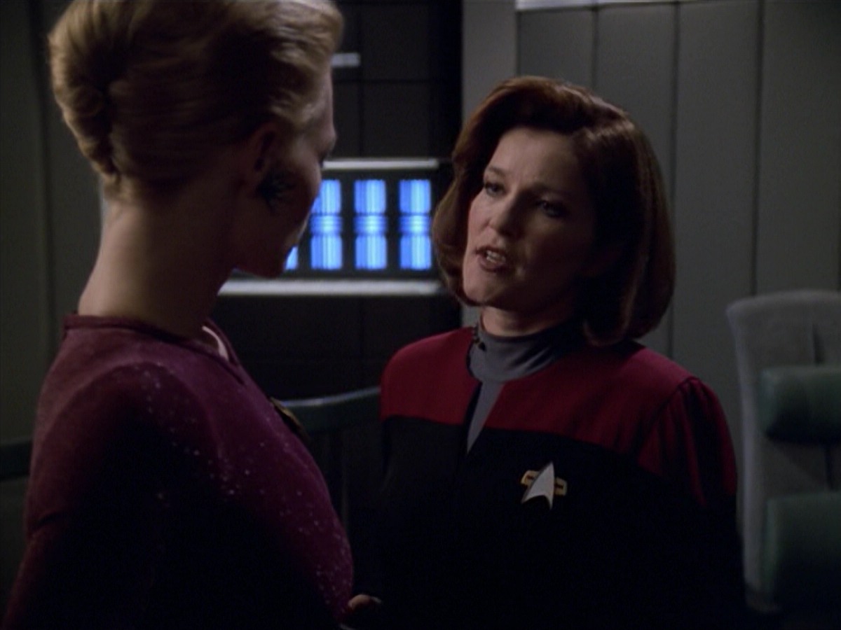 ariane179254_StarTrekVoyager_5x15_5x16_DarkFrontier_1060.jpg