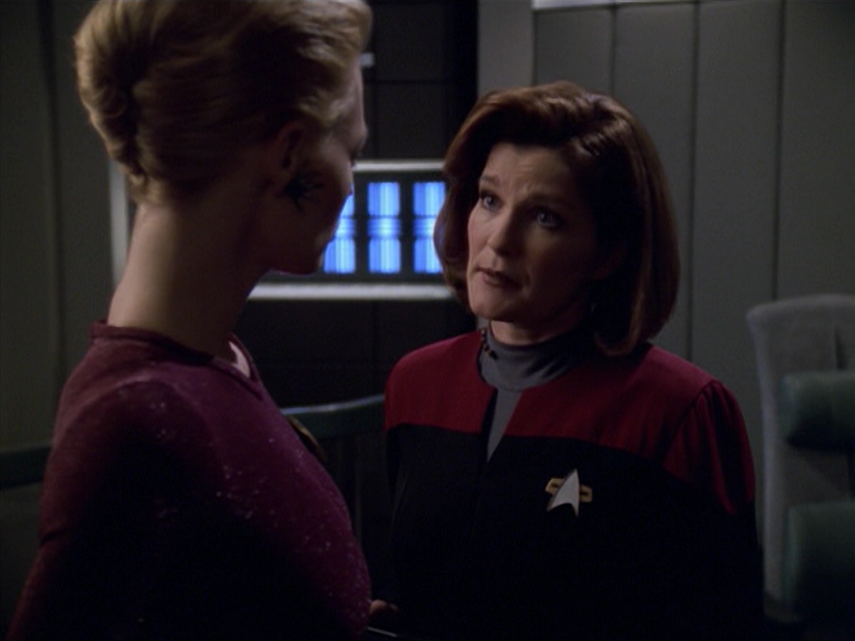 ariane179254_StarTrekVoyager_5x15_5x16_DarkFrontier_1064.jpg