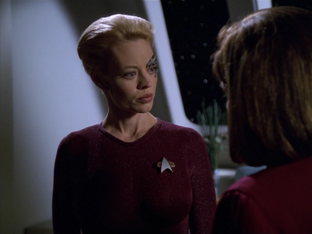 ariane179254_StarTrekVoyager_5x15_5x16_DarkFrontier_1070.jpg