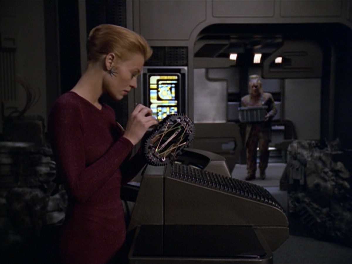 ariane179254_StarTrekVoyager_5x15_5x16_DarkFrontier_1097.jpg