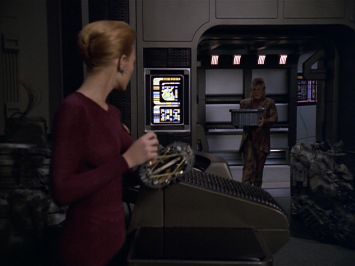 ariane179254_StarTrekVoyager_5x15_5x16_DarkFrontier_1098.jpg
