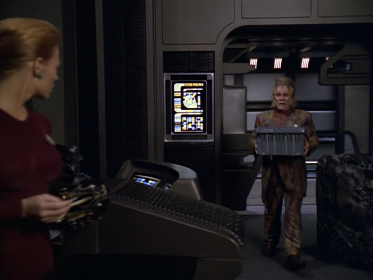 ariane179254_StarTrekVoyager_5x15_5x16_DarkFrontier_1100.jpg