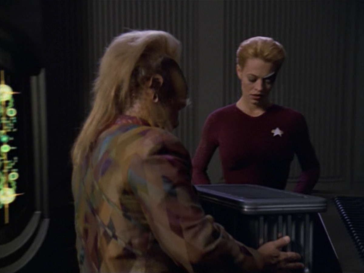 ariane179254_StarTrekVoyager_5x15_5x16_DarkFrontier_1105.jpg