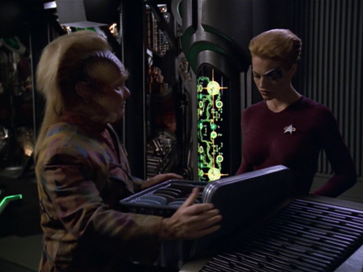 ariane179254_StarTrekVoyager_5x15_5x16_DarkFrontier_1110.jpg