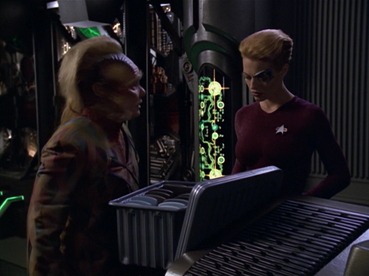 ariane179254_StarTrekVoyager_5x15_5x16_DarkFrontier_1111.jpg