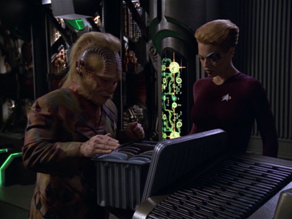 ariane179254_StarTrekVoyager_5x15_5x16_DarkFrontier_1115.jpg