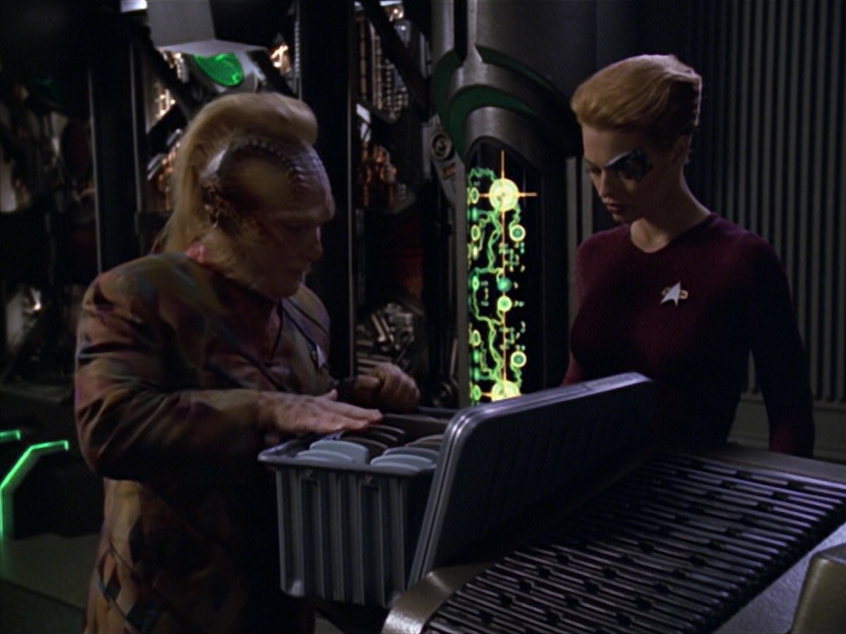 ariane179254_StarTrekVoyager_5x15_5x16_DarkFrontier_1119.jpg