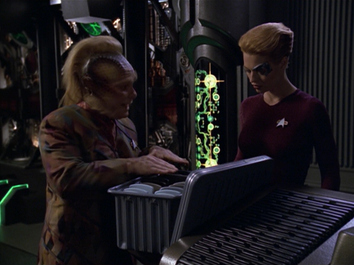 ariane179254_StarTrekVoyager_5x15_5x16_DarkFrontier_1120.jpg