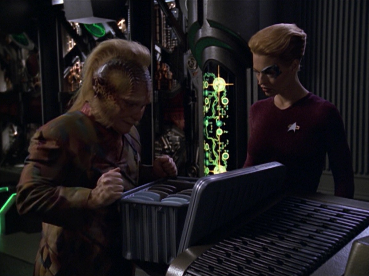 ariane179254_StarTrekVoyager_5x15_5x16_DarkFrontier_1121.jpg