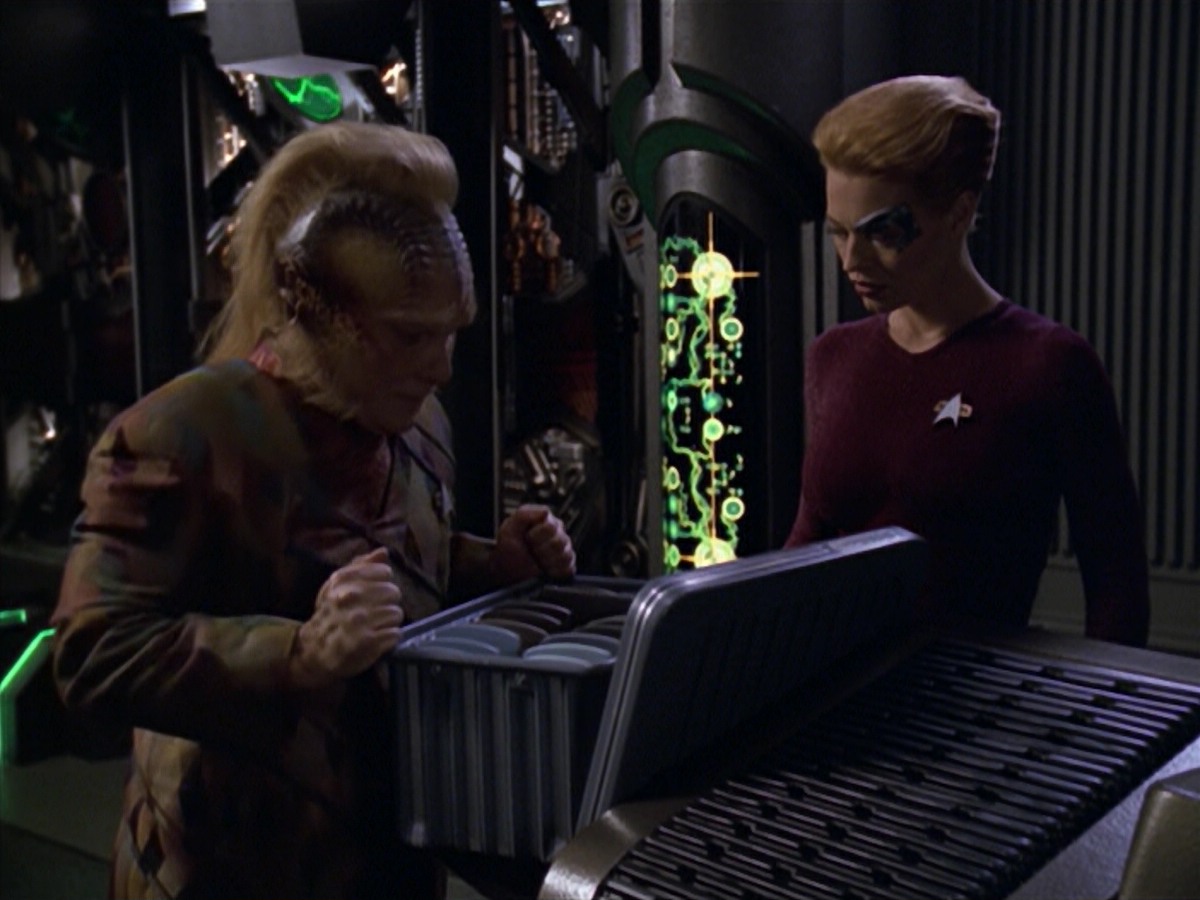 ariane179254_StarTrekVoyager_5x15_5x16_DarkFrontier_1122.jpg