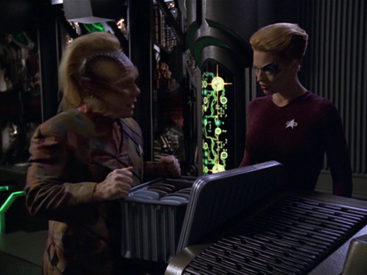 ariane179254_StarTrekVoyager_5x15_5x16_DarkFrontier_1123.jpg