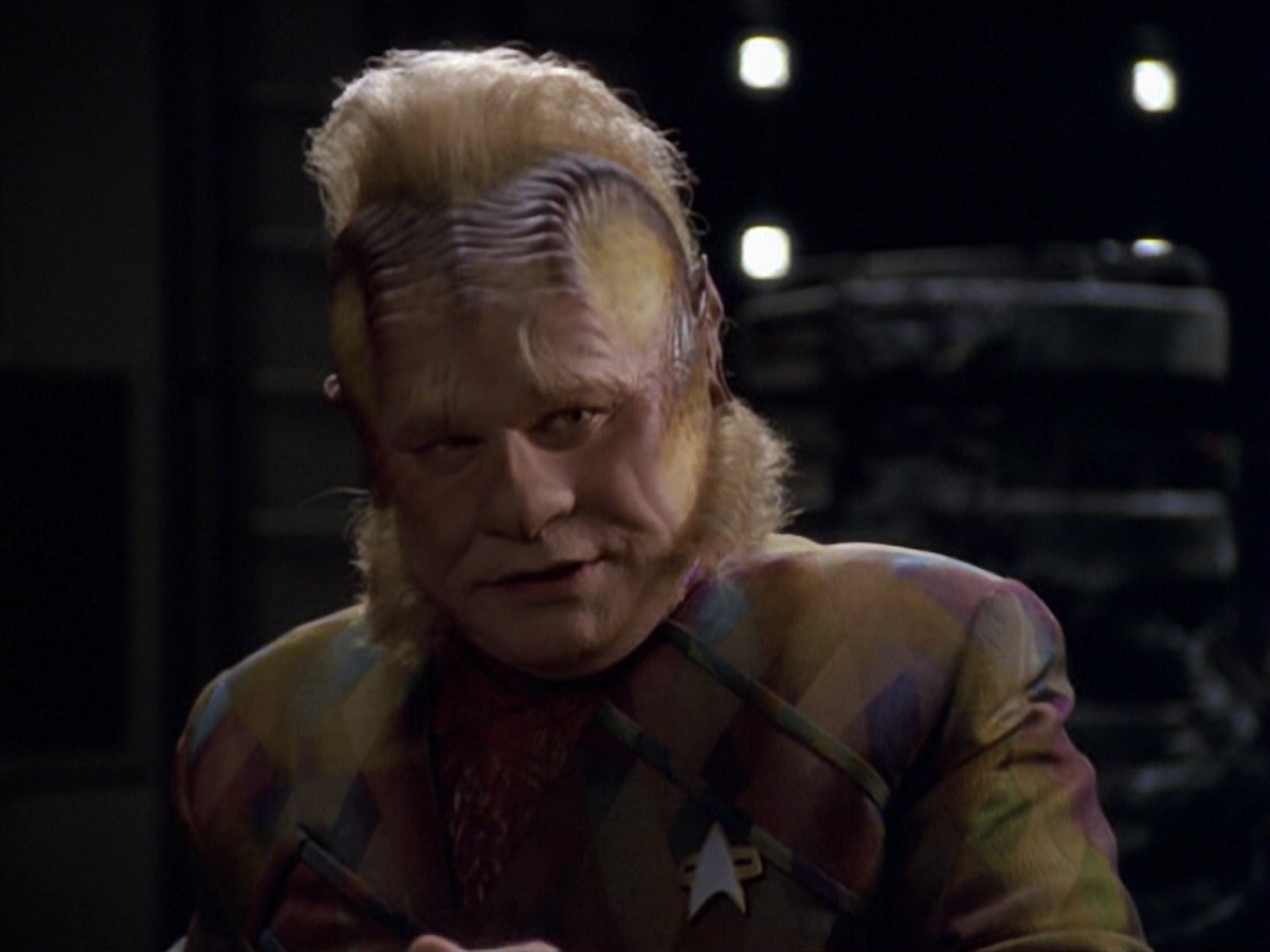 ariane179254_StarTrekVoyager_5x15_5x16_DarkFrontier_1128.jpg