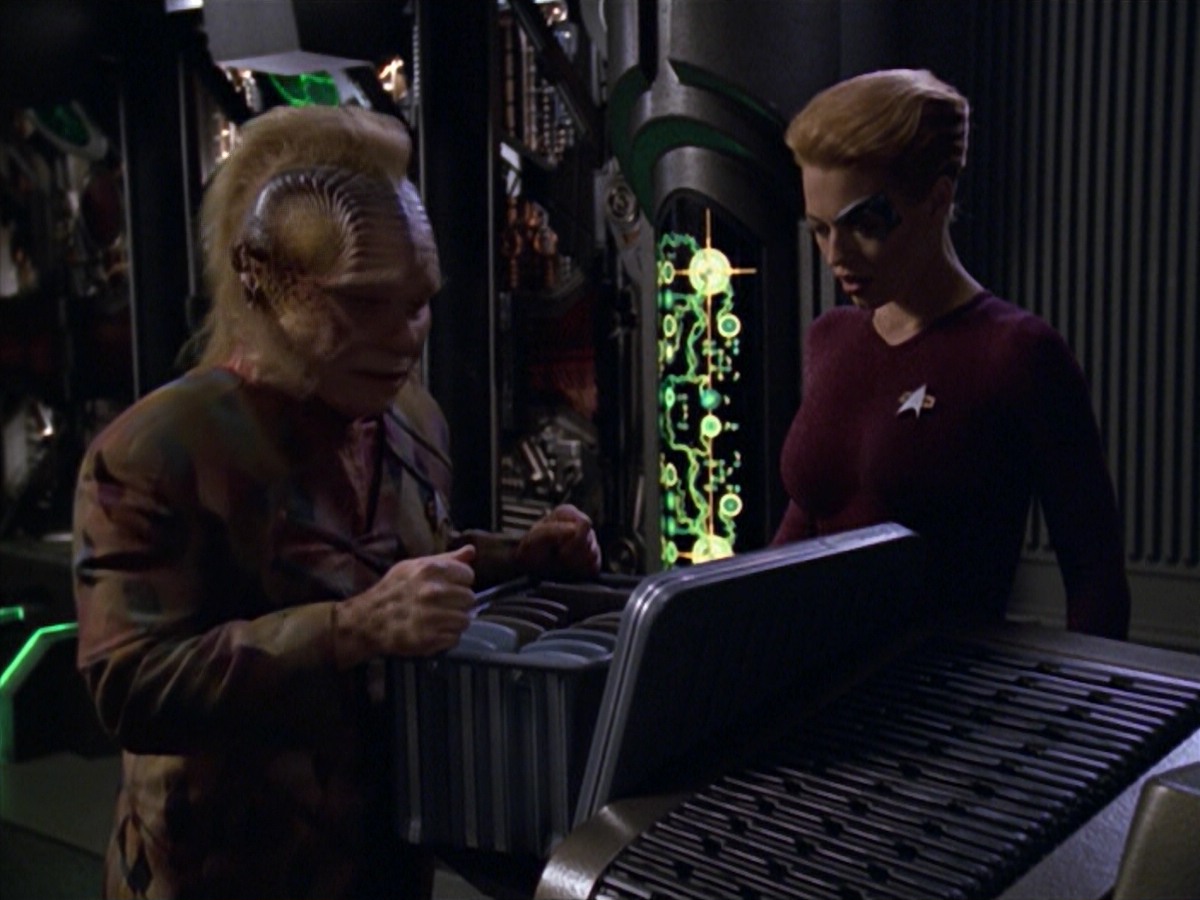 ariane179254_StarTrekVoyager_5x15_5x16_DarkFrontier_1184.jpg