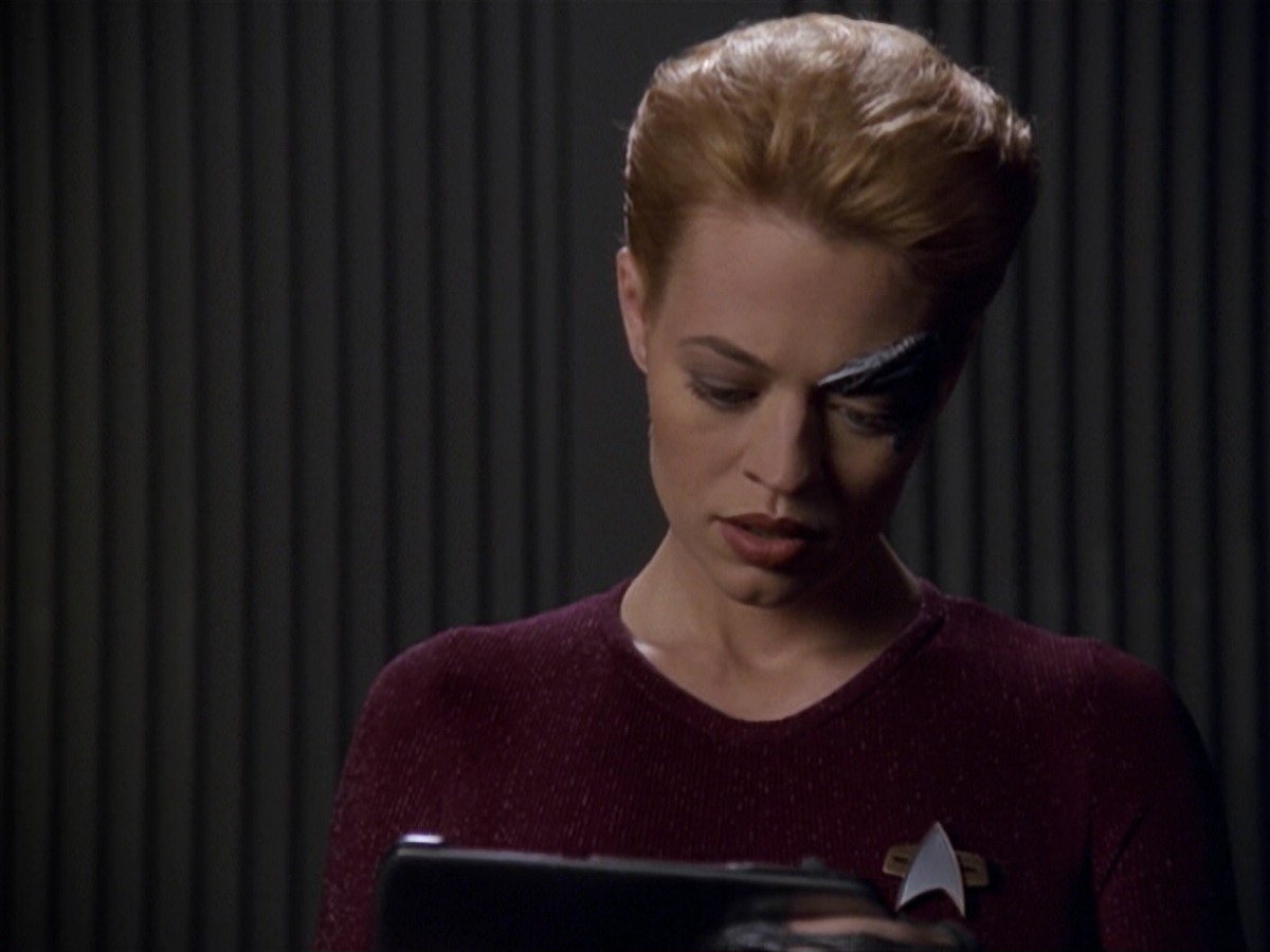 ariane179254_StarTrekVoyager_5x15_5x16_DarkFrontier_1199.jpg