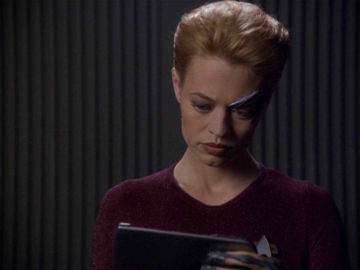 ariane179254_StarTrekVoyager_5x15_5x16_DarkFrontier_1201.jpg