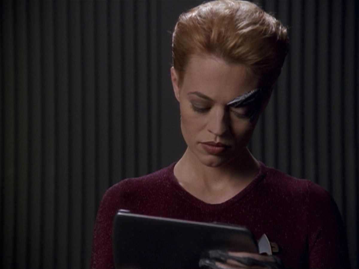 ariane179254_StarTrekVoyager_5x15_5x16_DarkFrontier_1202.jpg